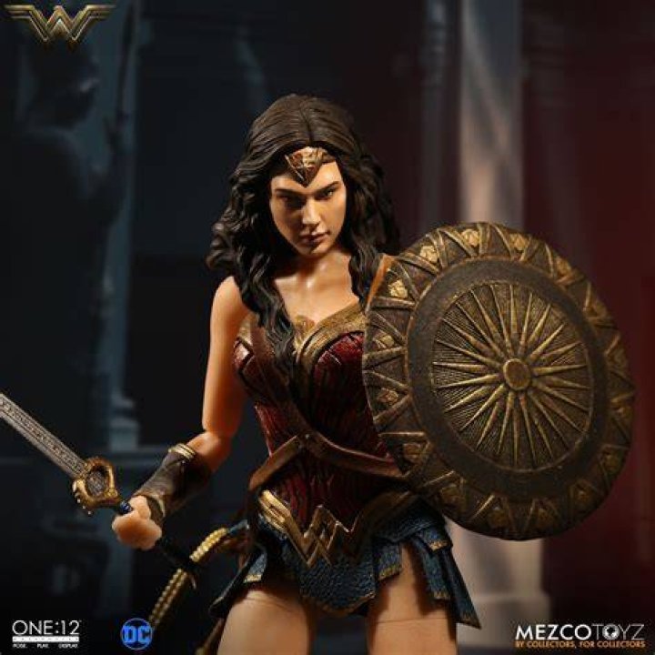 #12 Wonder Woman's Lasso of Truth - Best Superhero Weapons