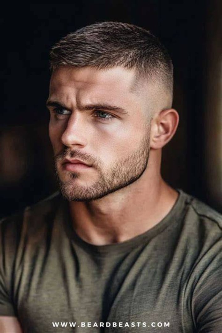 8 Best Military Haircuts For Men [2021 Edition]