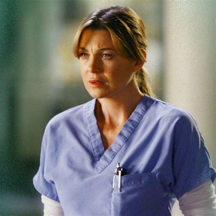 An image of Meredith and Derek smiling in Grey's Anatomy