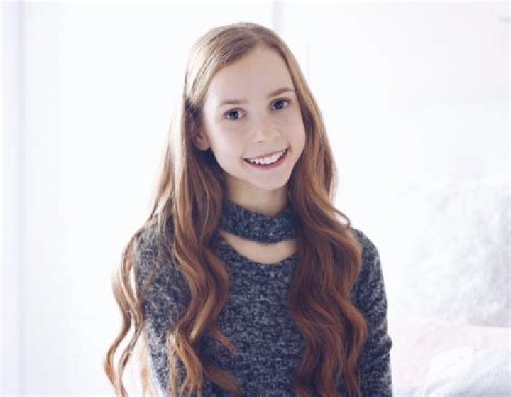 Anna McNulty Biography, Age, Height, Boyfriend, Net Worth StarsWiki