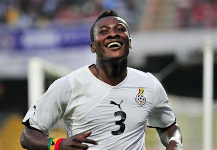Asamoah Gyan Sends Cryptic Message to Victor Osimhen Amid Al Hilal Links