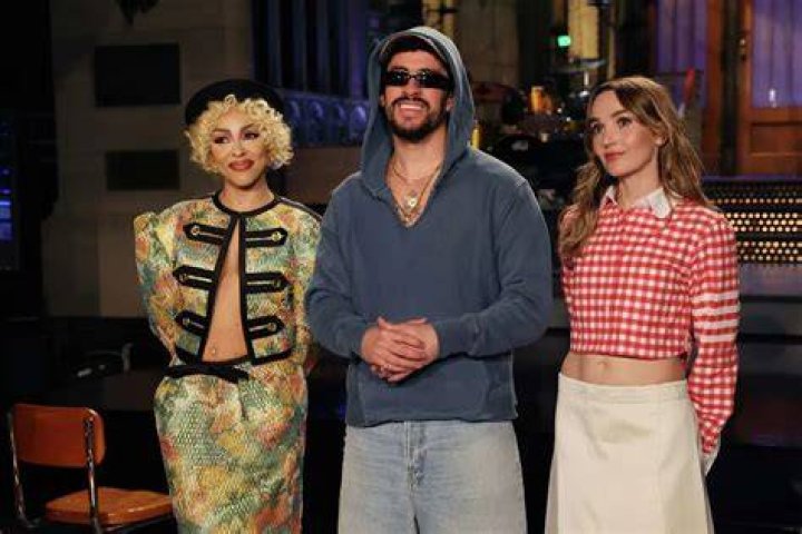 Bad Bunny Tells Rosal&iacute;a About Sunglasses, Nails, and His Debut Album