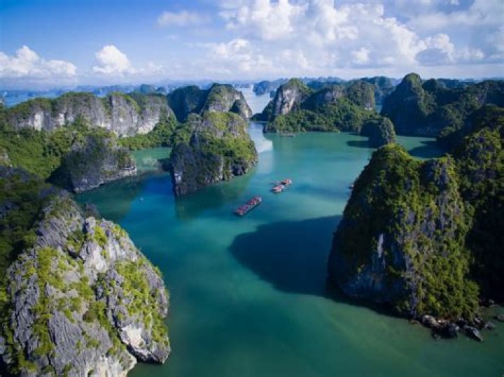 Bai Tu Long Bay, Ha Long, Vietnam