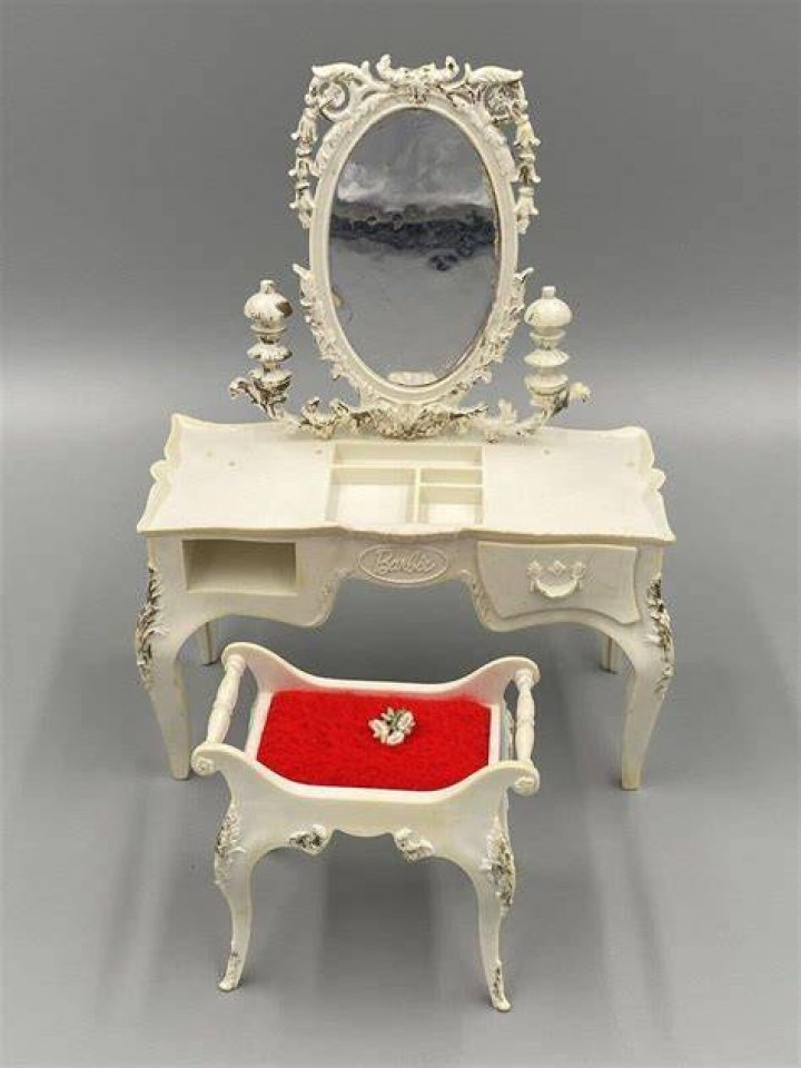 Barbie Vintage Vanity