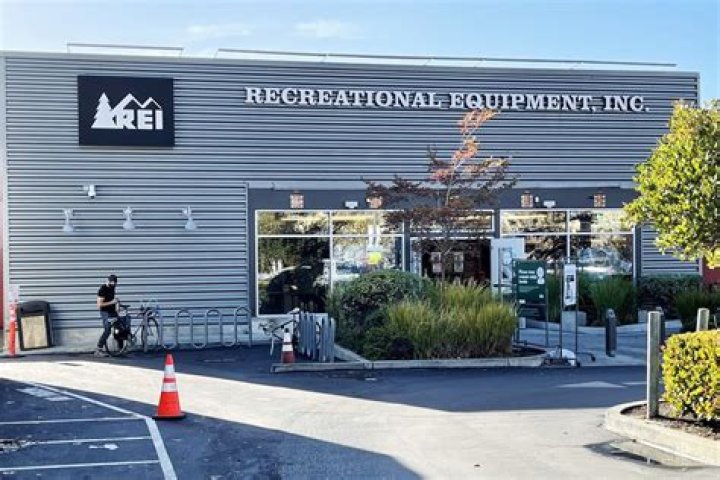 Bay Area REI store is second in country to vote for union