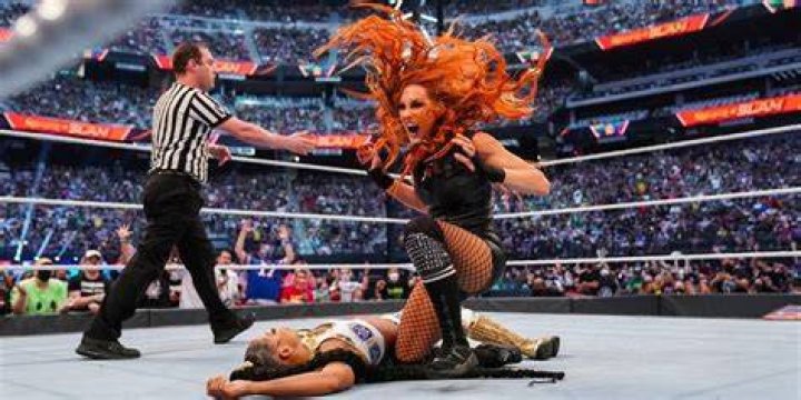 Bianca Belair v Becky Lynch v Asuka Hell in a Cell 2022 Cropped