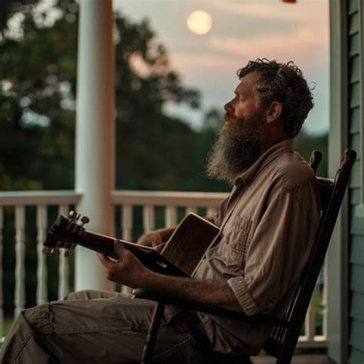 Blake plays guitar on porch in Crazy Heart