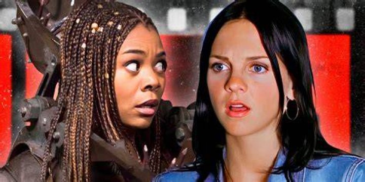 Brenda and Cindy meet in classroom in Scary Movie 4