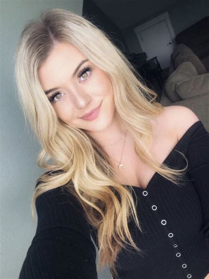 BrookeAB l&agrave; ai thế? Xin thưa rằng l&agrave; nữ streamer cực xinh đang c&oacute; lượt