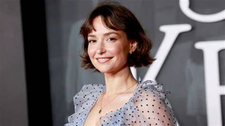 Bruh, Milana Vayntrub is thicker than a bowl of oatmeal, rosanna