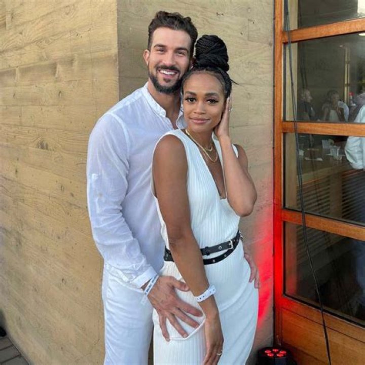Bryan Abasolo kissing Rachel Lindsay's hand on The Bachelorette