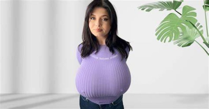 Busty Ema biography Ema Big AVN star Busty curvy fashion model Ema