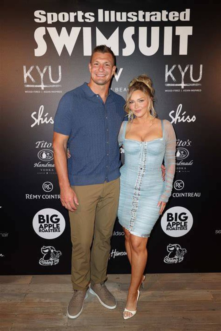 Camille Kostek【 Rob Gronkowski Girlfriend 】Age, Height, Wiki, Net Worth