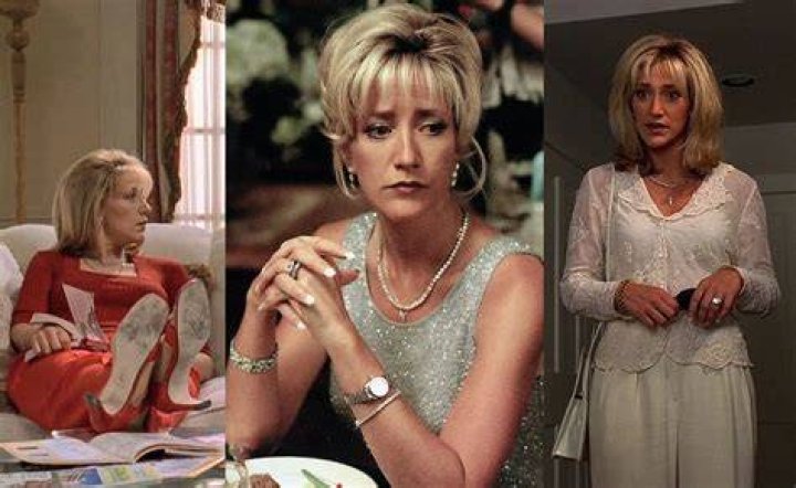 Carmela and Meadow in The Sopranos clothes shopping and arguing.