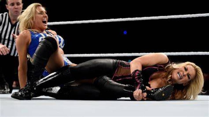 Charlotte Flair vs. Natalya (2016)