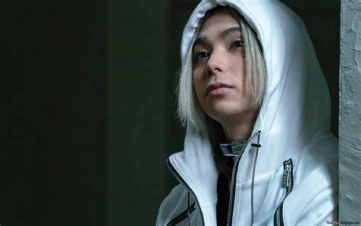 Chishiya in Alice in Borderland's seasons 1 and 2