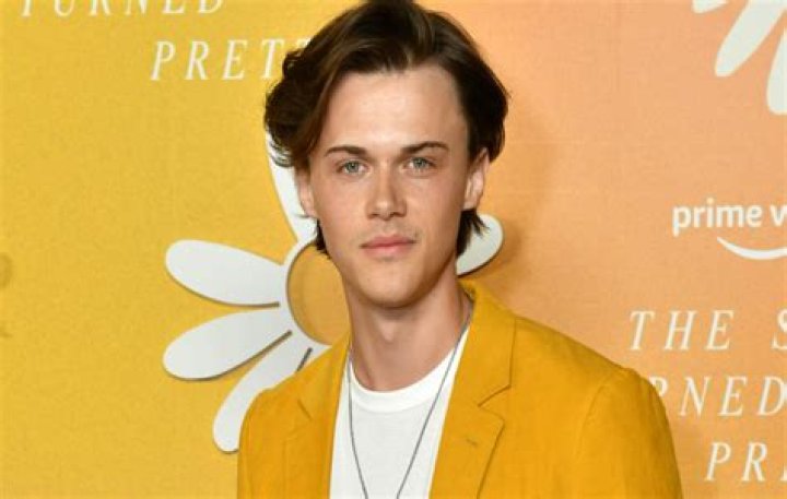 Christopher Briney: Wiki, biography, age, height, girlfriend, parents & net worth