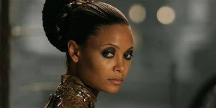 Dame Vaako looks over her shoulder in The Chronicles of Riddick
