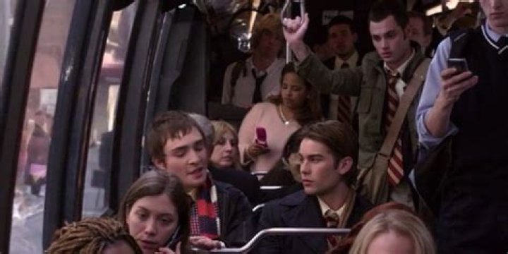 Dan listening to Nate and Chuck on the bus in Gossip Girl