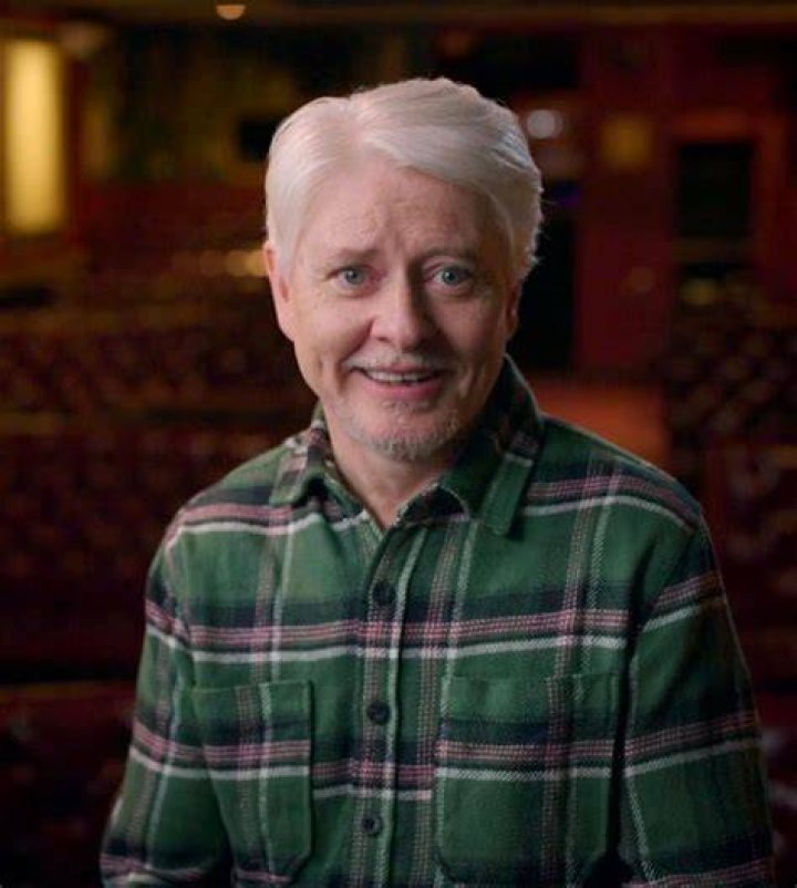 Dave Foley wearing an eyepatch in Fargo