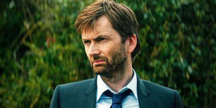 David Tennent as Detective Alec Hardy alongside Olivia Colma as Detective Ellie Miller.