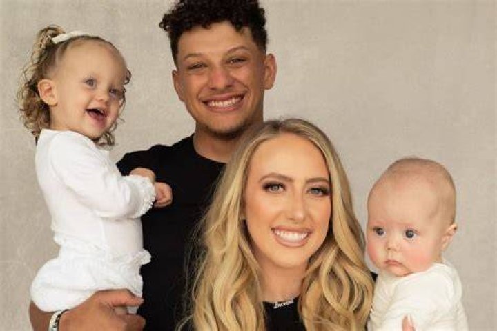 Does Patrick Mahomes have a daughter named Mia?