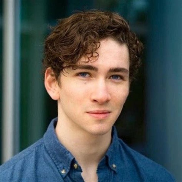 Dylan Arnold Age, Wiki, Height, Net Worth, Girlfriend