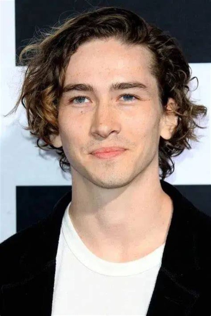 Dylan Arnold Height Is He Dating Anyone?