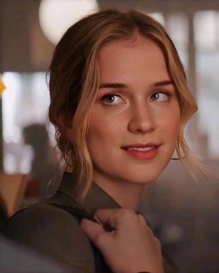 Elizabeth Lail In Countdown