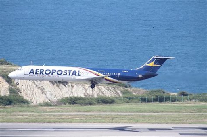 FileAirplane 737 Aeropostal Venezuela.jpg Wikimedia Commons