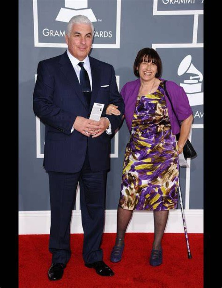 Foto Mitch e Janis Winehouse est&atilde;o vivendo no apartamento da cantora
