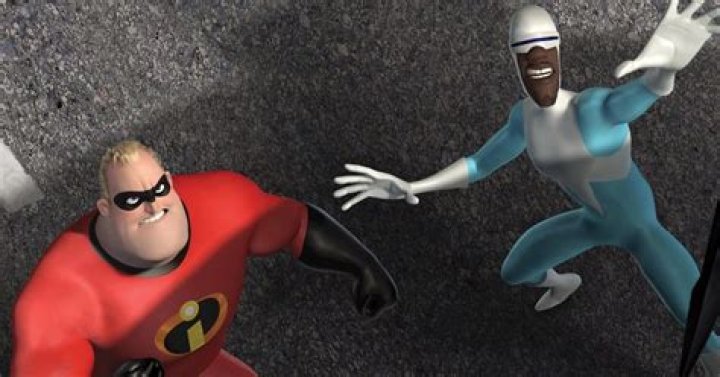 Frozone hangs out with other supers in incredibles 2