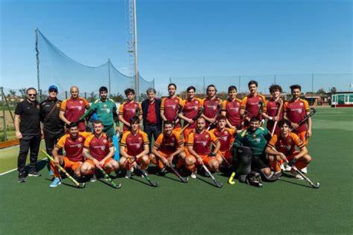 GALLERY Altro che hockey, la bella Mikayla molla tutto e punta tutto