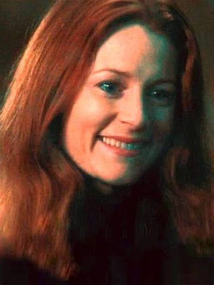 Geraldine Somerville as Lily Potter Death Scene