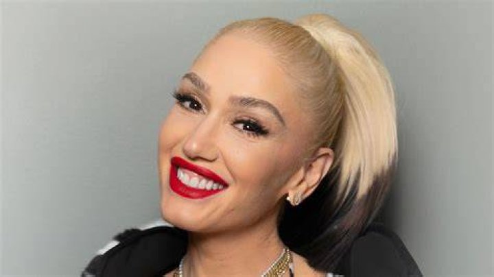 Gwen Stefani smiling 