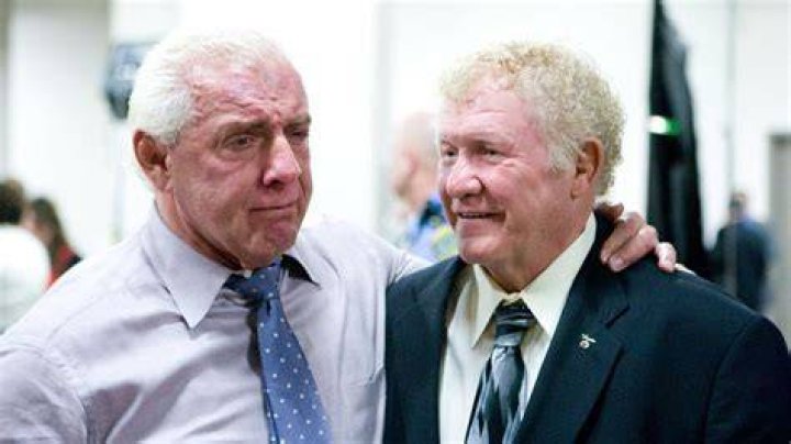 Harley Race puts Ric Flair in the Figure Four