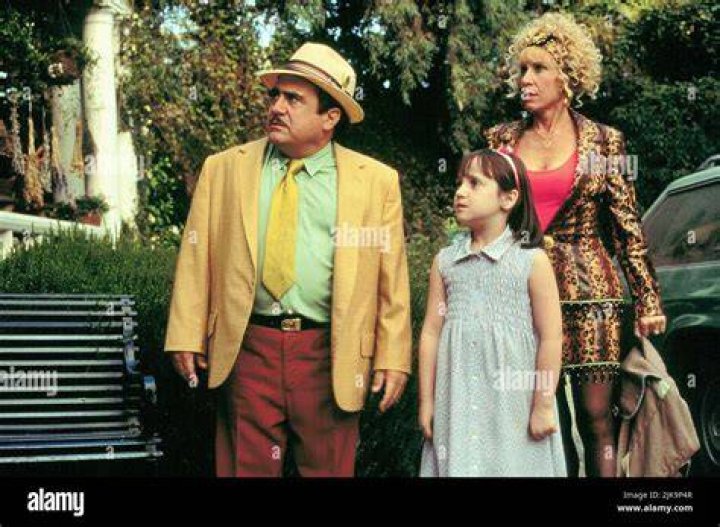 Harry and Zinnia Wormwood walk across the street with Matilda in Matilda