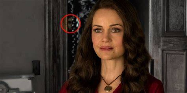Haunting of Hill House - Hidden ghost in hat scene