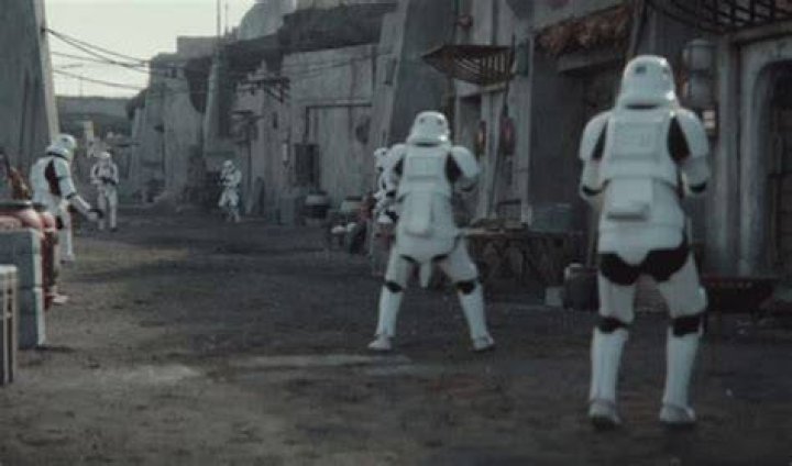 IG-11 shooting Stormtroopers in The Mandalorian
