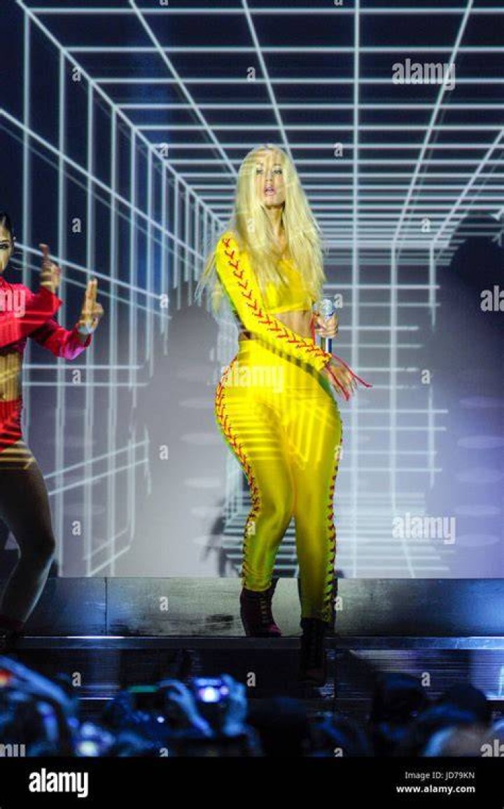 Iggy Azalea Performing