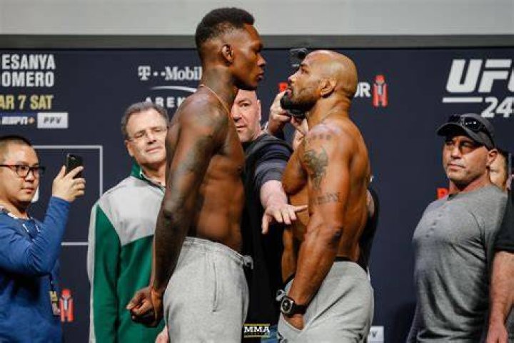 Israel Adesanya and Yoel Romero fight at UFC 248