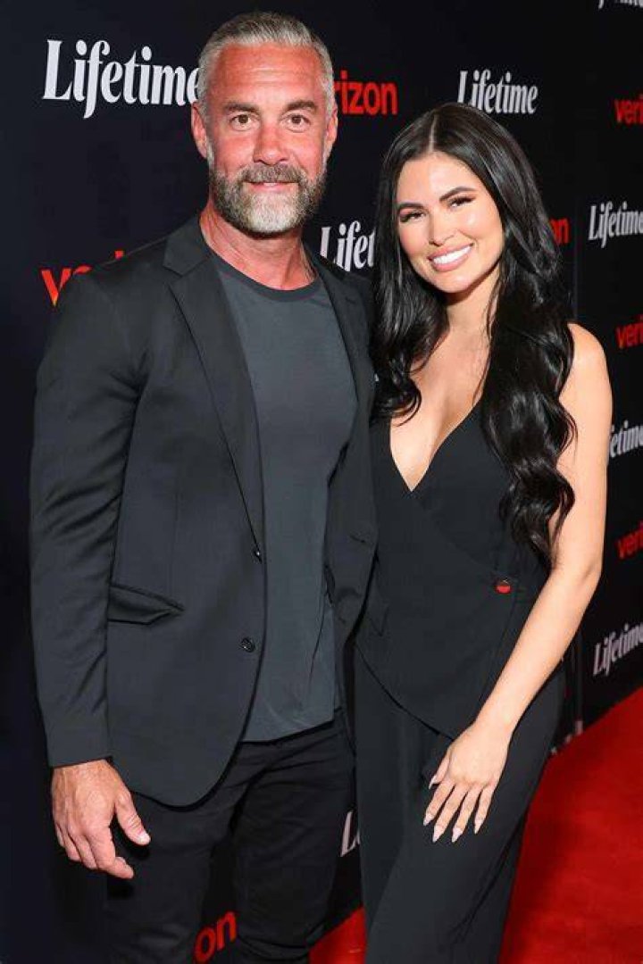 Jay Harrington 2024 Wife, net worth, tattoos, smoking & body facts