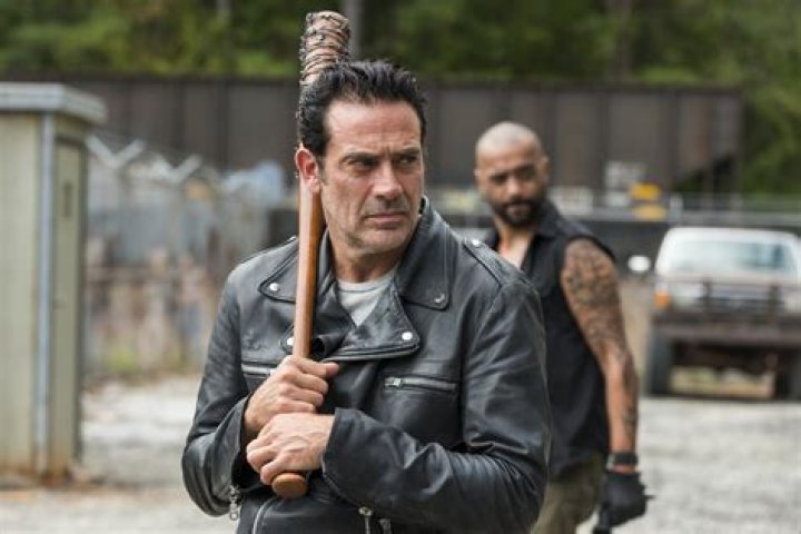 Jeffrey Dean Morgan as Negan n The Walking Dead Seson 7 Episode 8