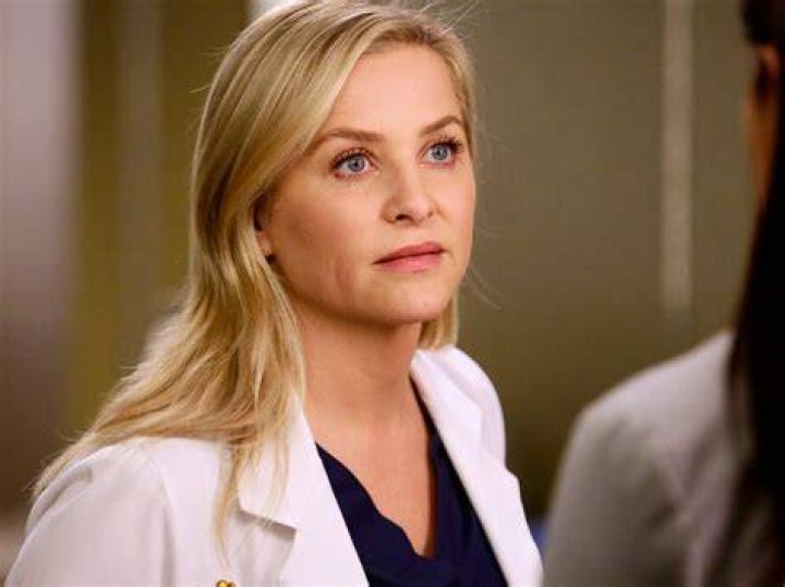 Jessica Capshaw As Dr. Arizona Robbins In Grey's Anatomy.jpg