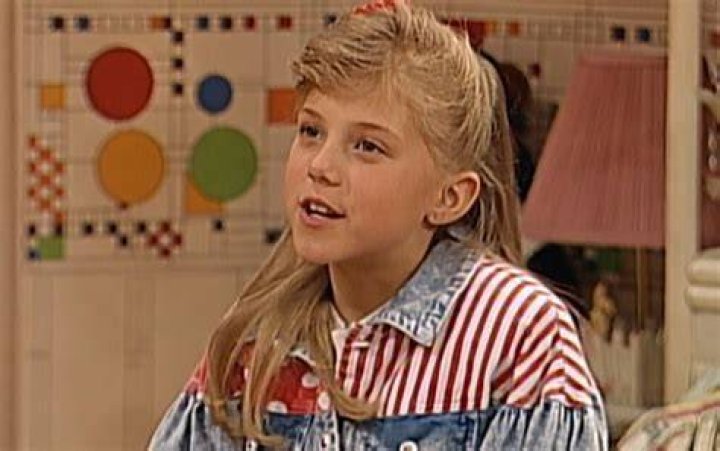 Jodie Sweetin As Stephanie Tanner In Full House & Fuller House Side By Side.jpg