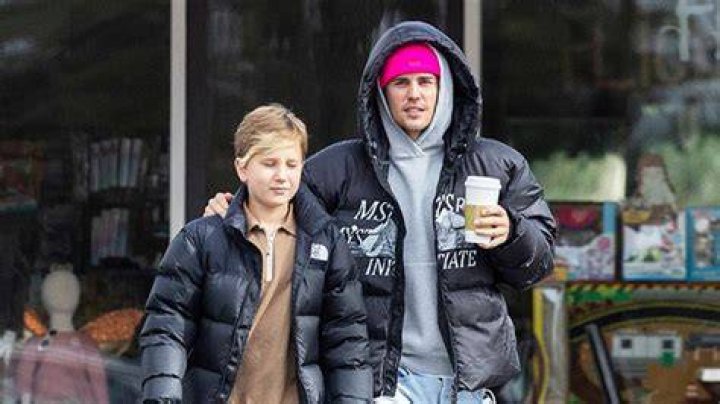 Justin Bieber Out With Brother Jaxon, 12, On LA Coffee Run Photos