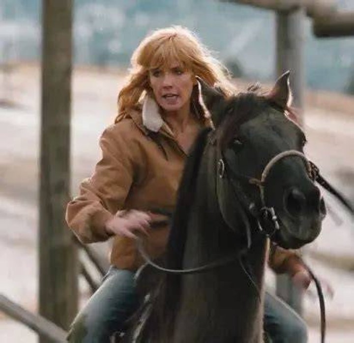 Kelly Reilly riding a horse in Britannia