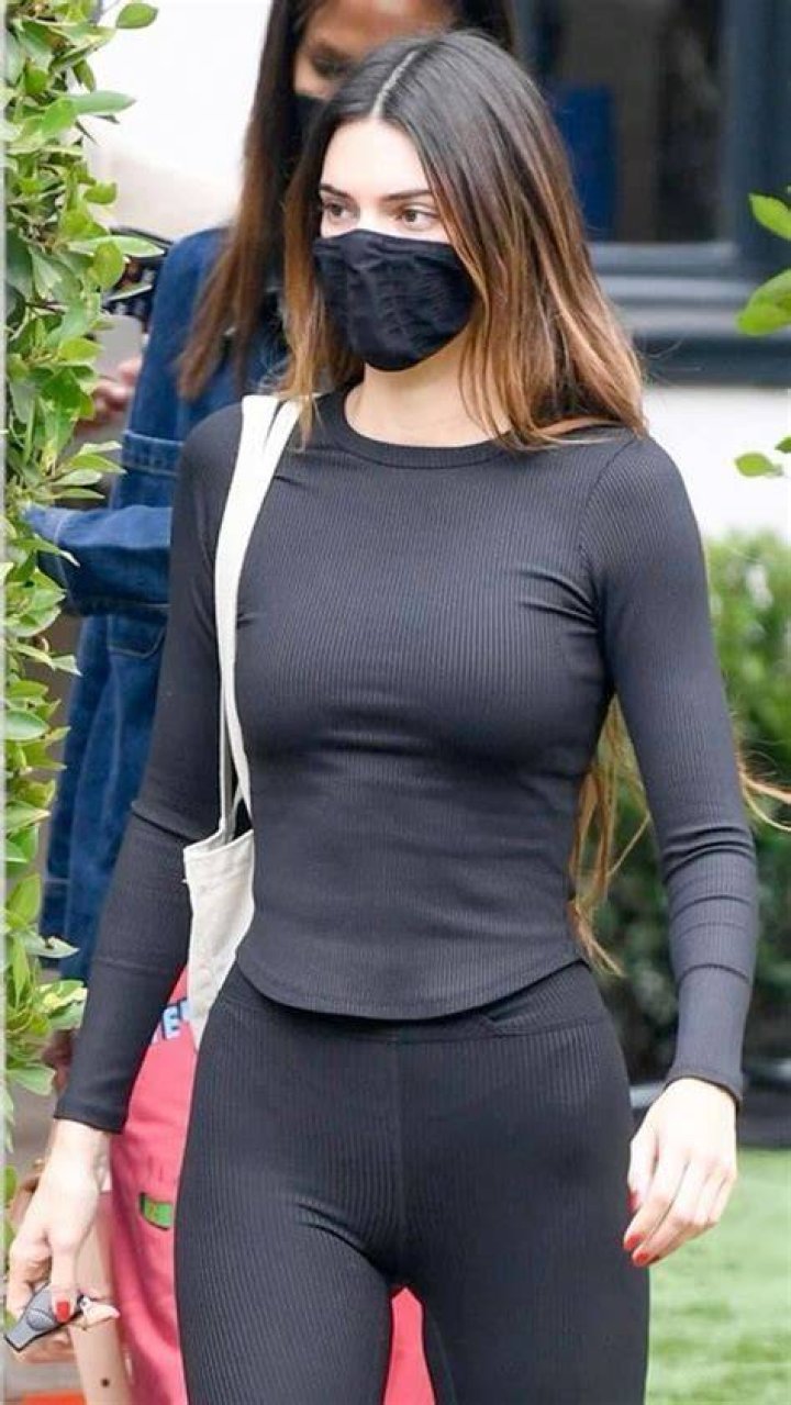 Kendall Jenner TITTIES FLASH video Dailymotion