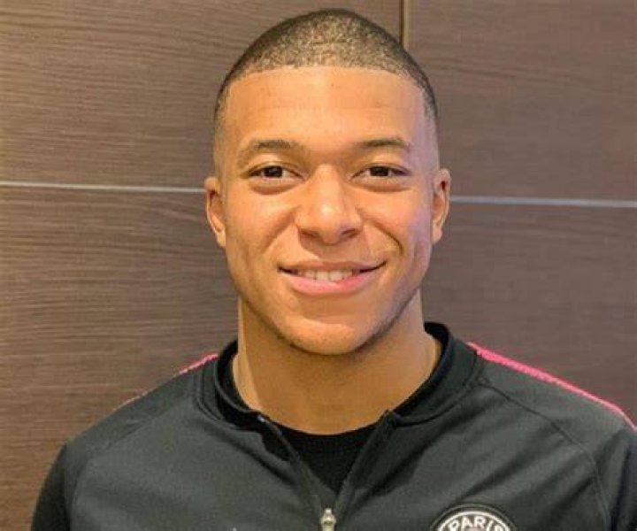 Kylian Mbapp&eacute; Biography Facts, Childhood, Family Life & Achievements