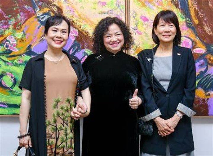 Lik Ling Wiki (Tan Chuanjin Wife) Age, Kids, Parents, Net Worth